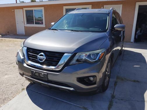 Gray 2018 Nissan Pathfinder SV