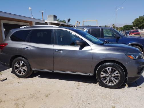 Gray 2018 Nissan Pathfinder SV