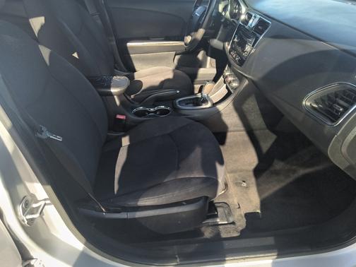 2012 Chrysler 200 LX