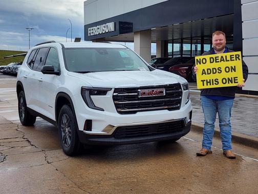 2025 GMC Acadia Elevation