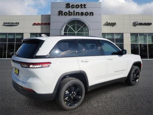 2025 Jeep Grand Cherokee Laredo