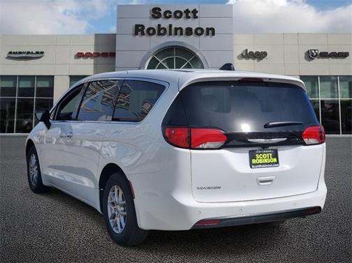 2025 Chrysler Voyager LX