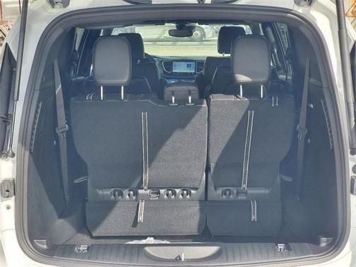 2025 Chrysler Voyager LX