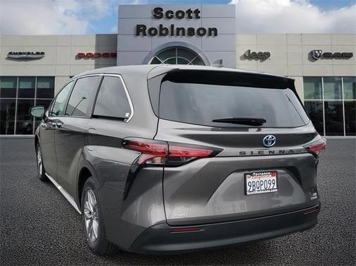 2022 Toyota Sienna XLE