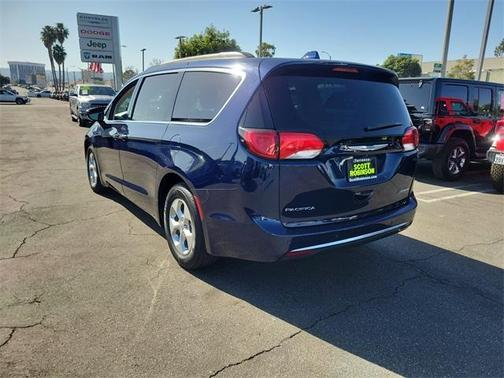2017 Chrysler Pacifica Hybrid Premium