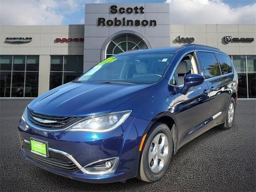 2017 Chrysler Pacifica Hybrid Premium