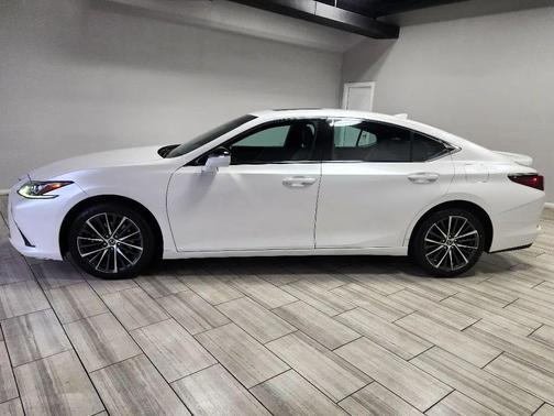 Eminent White Pearl 2022 Lexus ES 350 Base