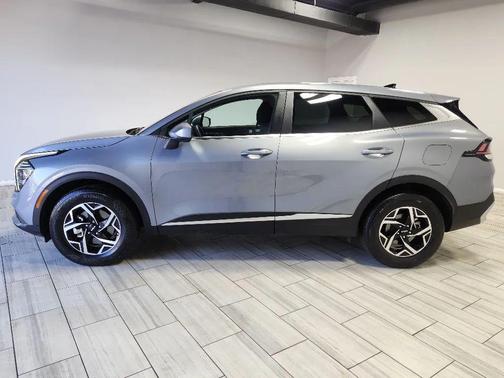 Everlasting Silver 2025 Kia Sportage LX