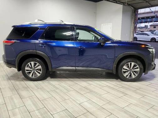 2023 Nissan Pathfinder SL 4WD