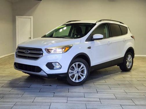 OXFORD WHITE 2018 Ford Escape SE
