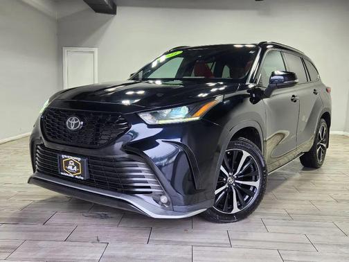 Midnight Black Metallic 2021 Toyota Highlander XSE