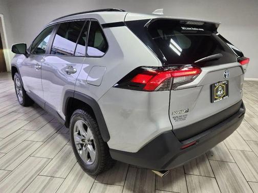 2022 Toyota RAV4 Hybrid XLE