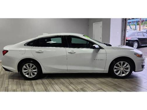 Summit White 2024 Chevrolet Malibu FWD 1LT