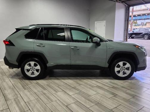 2021 Toyota RAV4 Hybrid XLE