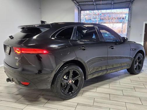 2018 Jaguar F-PACE 30t R-Sport