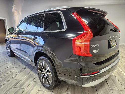 2022 Volvo XC90 Recharge Plug-In Hybrid T8 Inscription Expression 7 Passenger