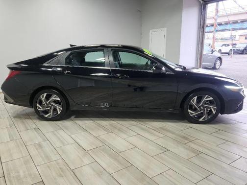 2025 Hyundai ELANTRA SEL