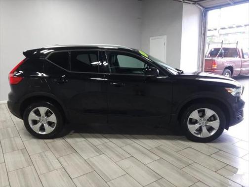 2020 Volvo XC40 T5 Momentum