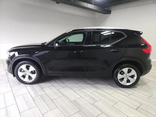 2020 Volvo XC40 T5 Momentum