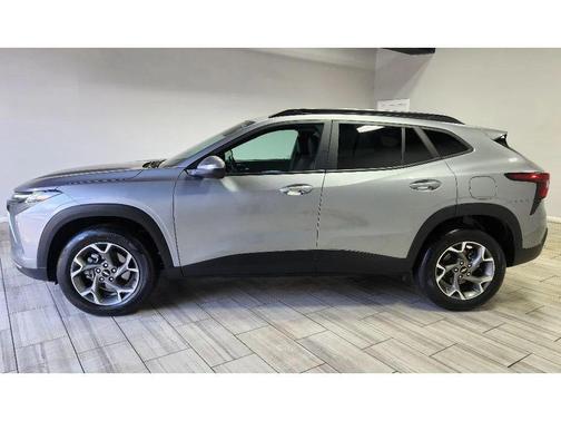 Sterling Gray Metallic 2025 Chevrolet Trax LT