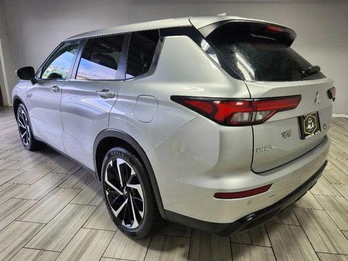 2023 Mitsubishi Outlander PHEV SE S-AWC