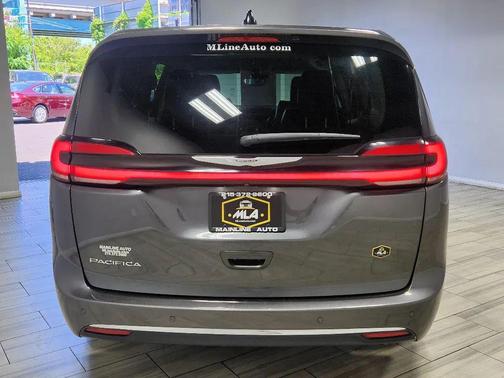 Granite Crystal Metallic Clearcoat 2023 Chrysler Pacifica Touring L