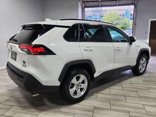 2020 Toyota RAV4 Hybrid XLE