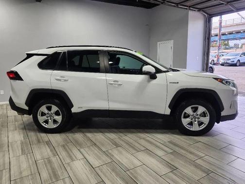 2020 Toyota RAV4 Hybrid XLE