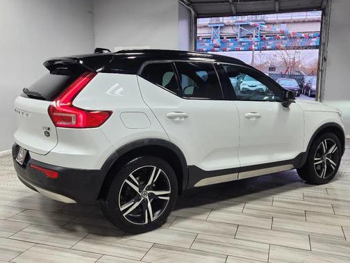 2021 Volvo XC40 T5 R-Design