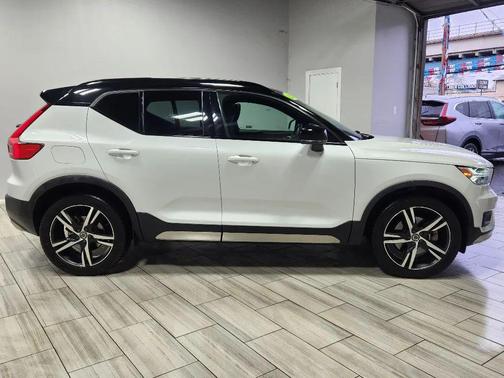 2021 Volvo XC40 T5 R-Design