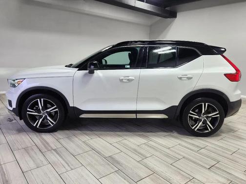 2021 Volvo XC40 T5 R-Design