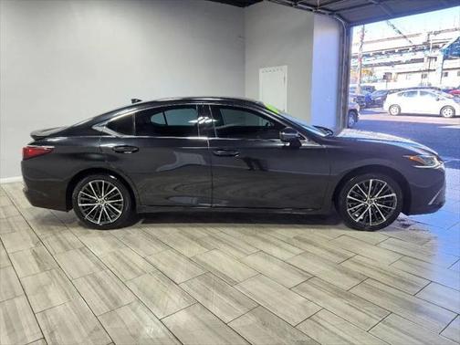 2022 Lexus ES 350 Base