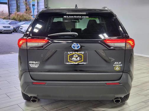 2022 Toyota RAV4 Hybrid XLE