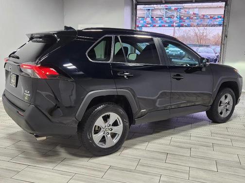 2022 Toyota RAV4 Hybrid XLE