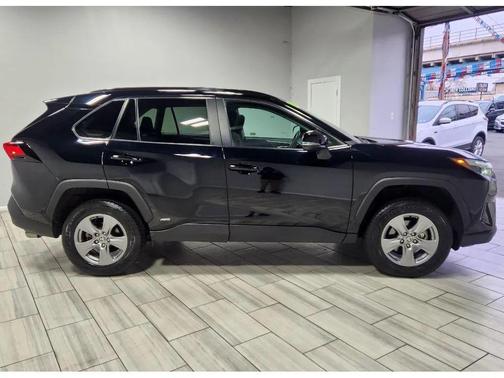 2022 Toyota RAV4 Hybrid XLE