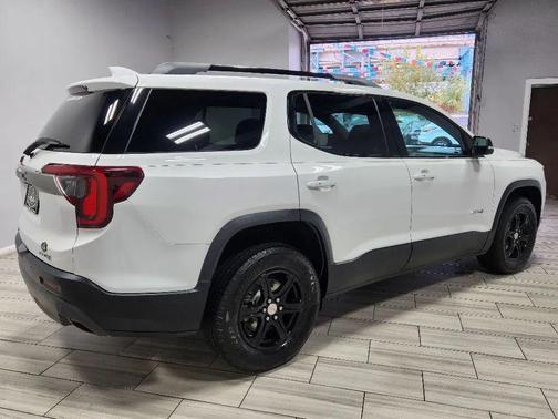 2020 GMC Acadia AWD AT4