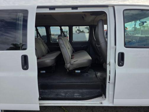 2017 Chevrolet Express 2500 LS