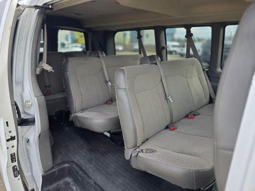 2017 Chevrolet Express 2500 LS