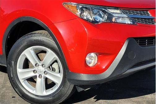 Photo 3 of 34 of 2013 Toyota RAV4 XLE
