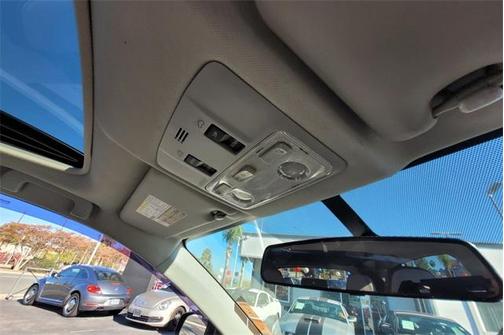 Photo 5 of 34 of 2013 Toyota RAV4 XLE
