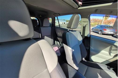 Photo 4 of 34 of 2013 Toyota RAV4 XLE