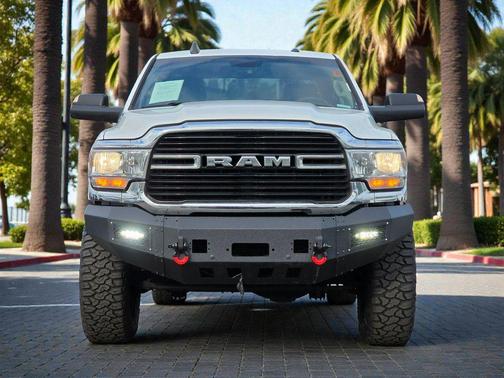 2019 RAM 3500 Big Horn Crew Cab 4x4 8' Box