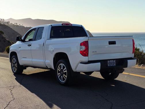 Super White 2018 Toyota Tundra SR5