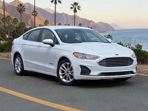 Oxford White 2019 Ford Fusion Hybrid SE