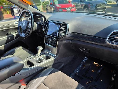 2021 Jeep Grand Cherokee Laredo