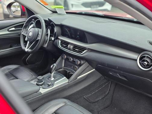 2018 Alfa Romeo Stelvio Sport