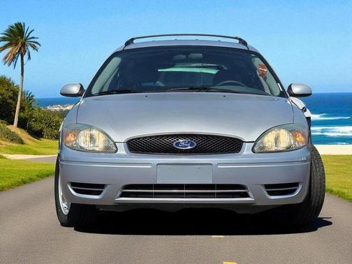 2004 Ford Taurus SE