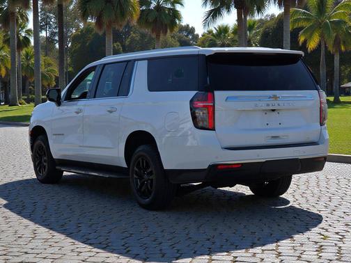 2024 Chevrolet Suburban LT