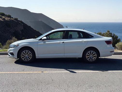 Pure White 2021 Volkswagen Jetta 1.4T SE
