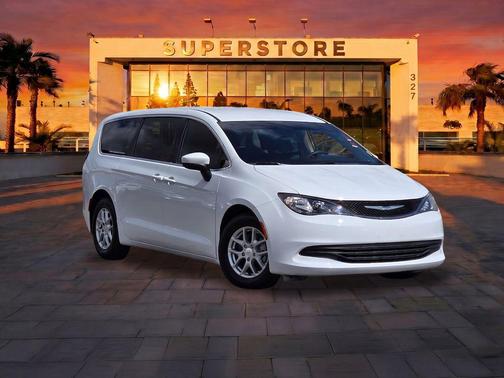 Bright White Clearcoat 2017 Chrysler Pacifica LX